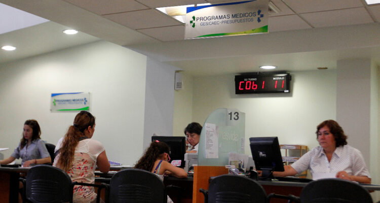 Isapres justifican alza de planes y aseguran que ello no les soluciona la crisis que atraviesan