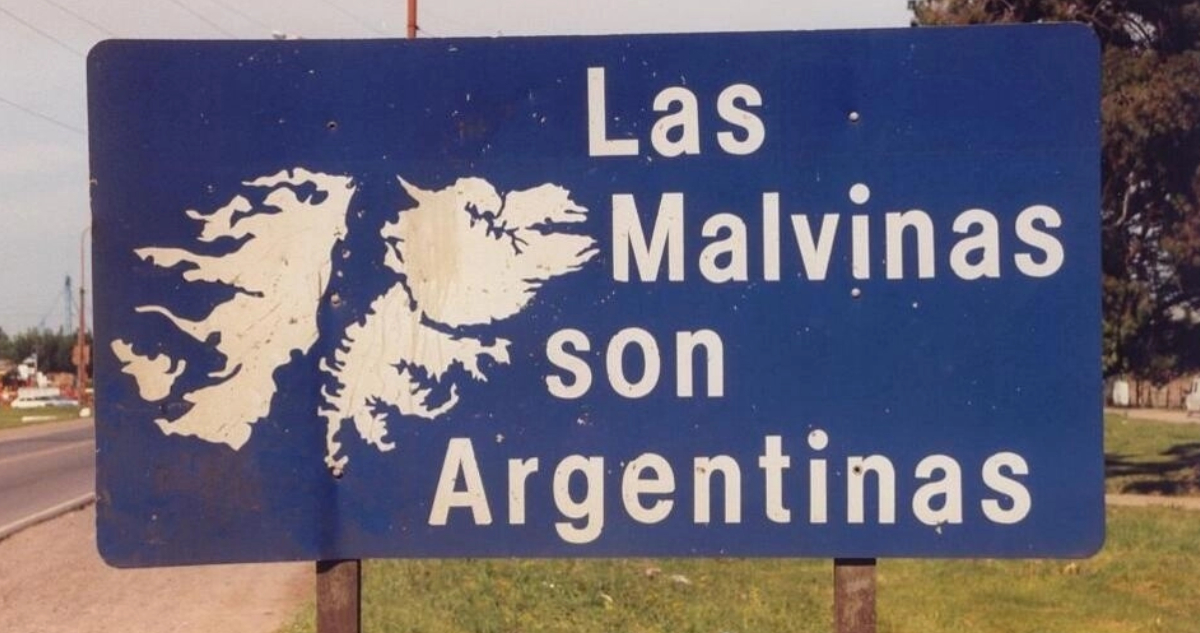 Milei reafirma el “derecho de soberanía” sobre las Malvinas ante visita de canciller británico