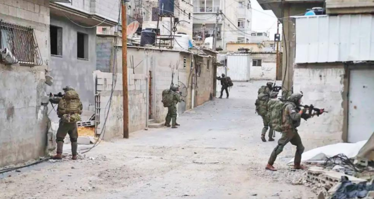 Contexto | Soldados israelíes desplegados en la zona sur de la Franja, cerca del hospital Nasser