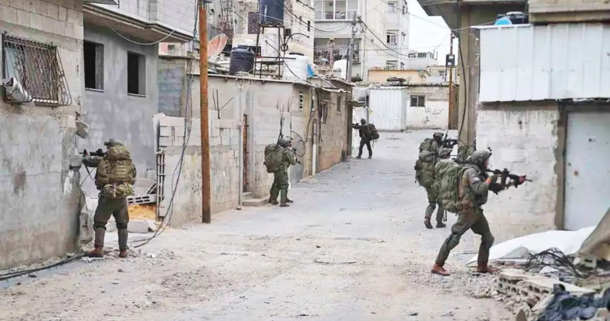 Contexto | Soldados israelíes desplegados en la zona sur de la Franja, cerca del hospital Nasser