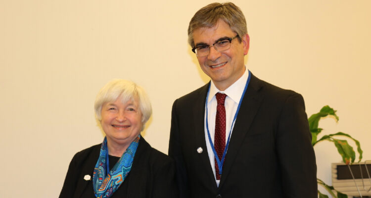 una fotografía de janet yellen y mario marcel