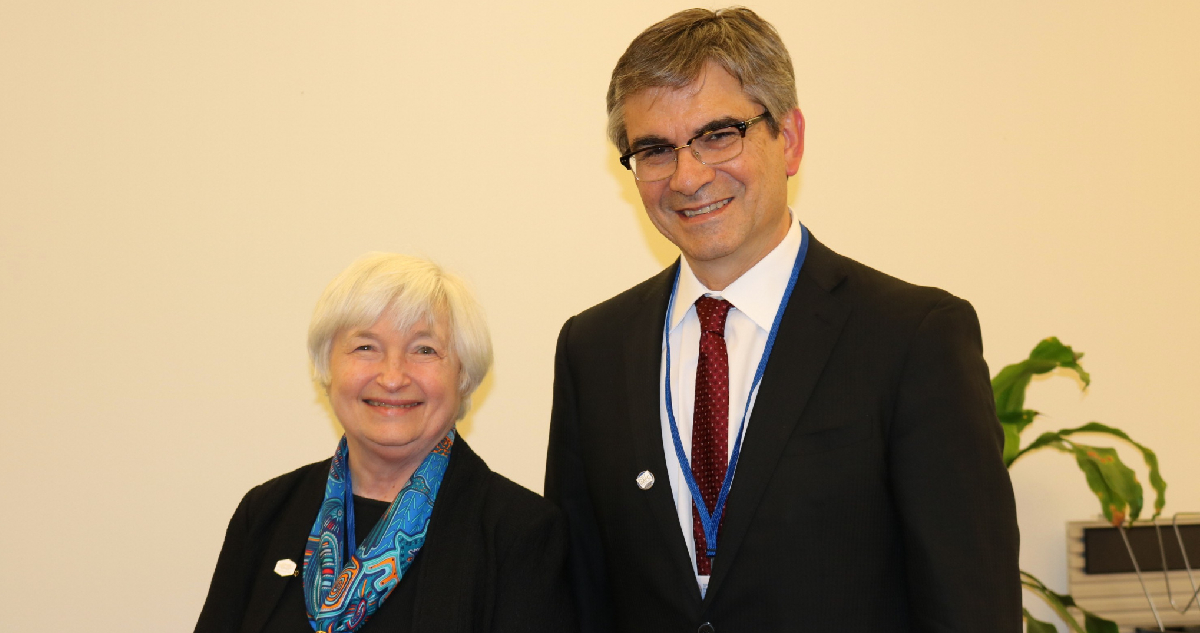 una fotografía de janet yellen y mario marcel