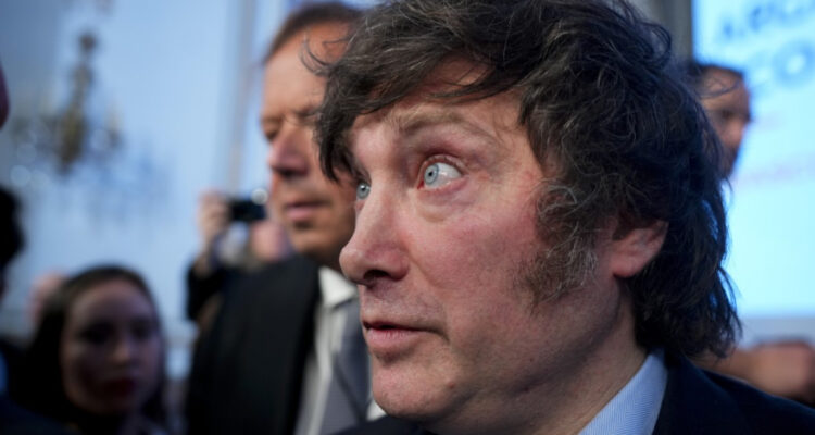 “Por nuestro futuro”: Milei encabeza reunión de gabinete a la espera de votación por la ley Ómnibus