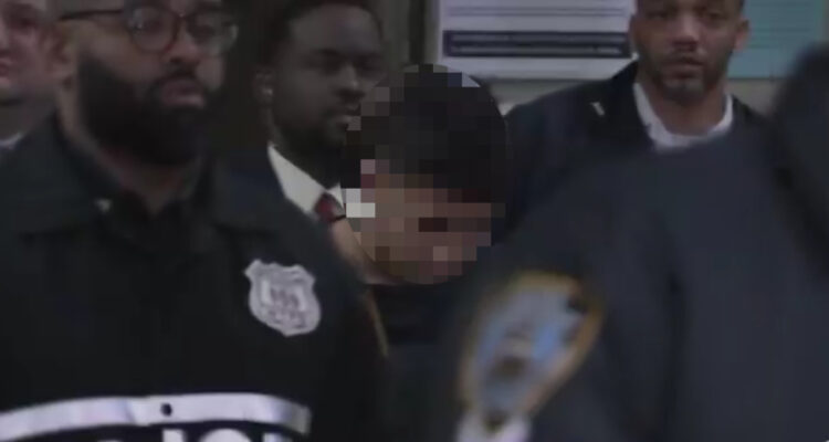 Venezolano de 15 años que perpetró tiroteo en el Times Square será enjuiciado como un “adulto”