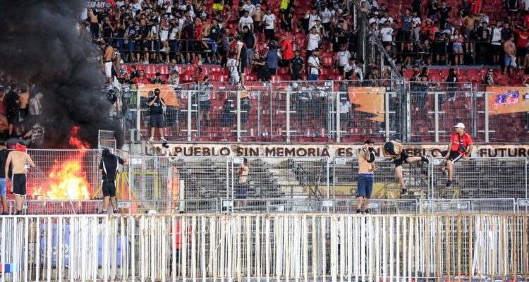 Supercopa entre Colo Colo y Huachipato se suspendió por incidentes.