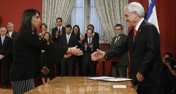 Karla Rubilar cuenta que Piñera llamó a reunirse para ayudar en los incendios: “Estaba muy preocupado”