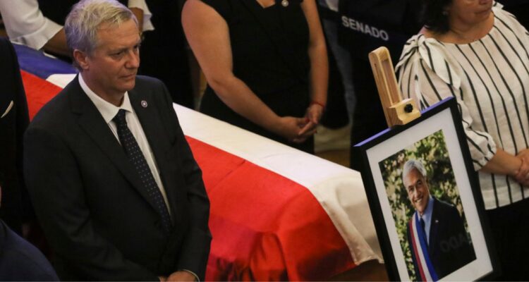 “No es el momento de hablar de política”: José Antonio Kast llega a funeral de expresidente Piñera