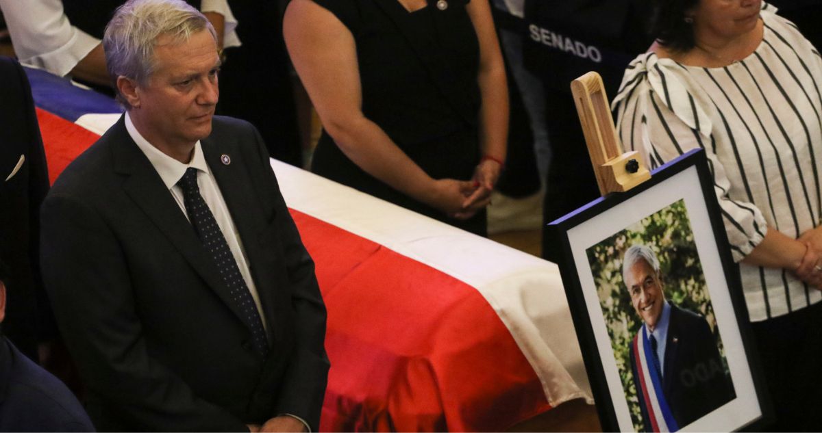 “No es el momento de hablar de política”: José Antonio Kast llega a funeral de expresidente Piñera