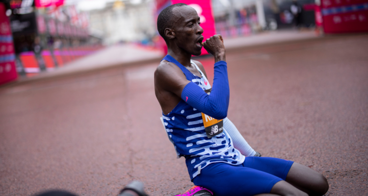 Revelan la verdadera causa de muerte de Kiptum tras accidente vehícular.