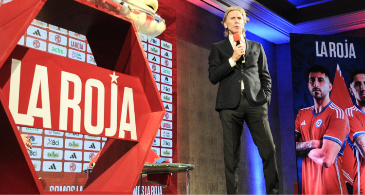 Ricardo Gareca zanja la polémica de los representantes en La Roja.