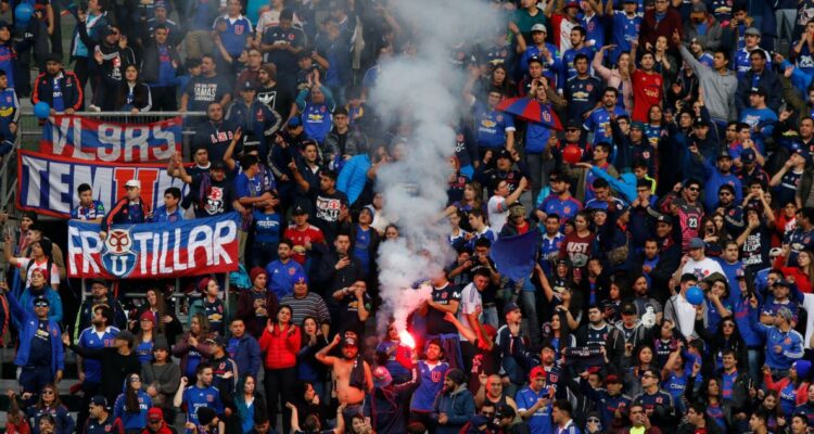 Hinchas de La U estallan por suspensión de duelo con Cobresal