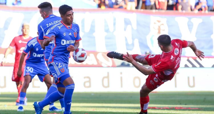 La U y Ñublense fueron dos de los equipos que votaron contra paro del Sifup.