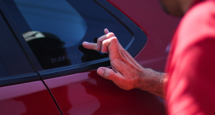 Cuáles son las multas por no cumplir con la ley de grabado de patentes