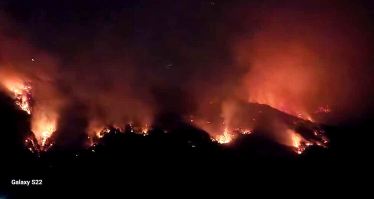 Lonquimay cumple 20 días bajo Alerta Roja por incendio forestal fuera de control