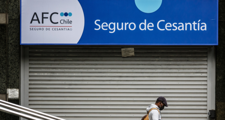 Cobro de seguro de cesantía en la región de Los Ríos.