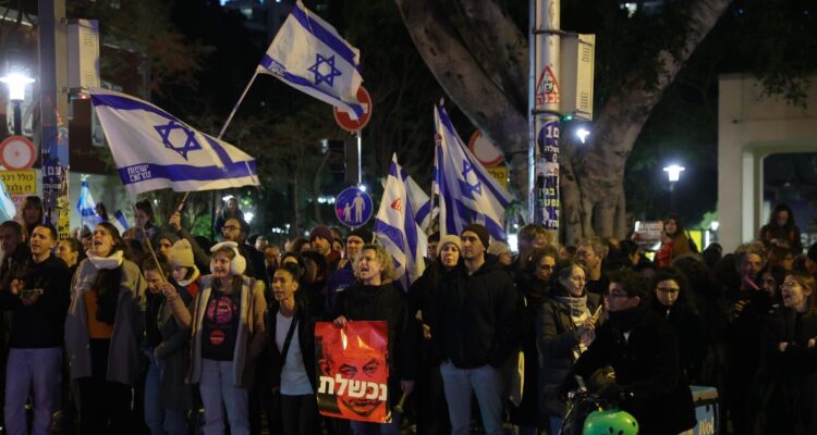 Israel: miles de manifestantes exigen el fin del mandato de Netanyahu y la liberación de los rehenes