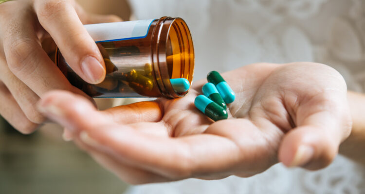 ¿Estás protegiendo adecuadamente tus medicamentos del calor? Experta entrega recomendaciones