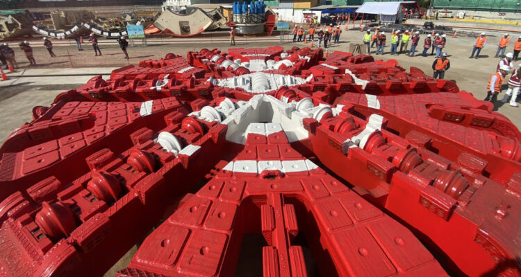Presentan máquina tuneladora para obra de Línea 7 del Metro de Santiago: ejecutará 6,6 km del trazado