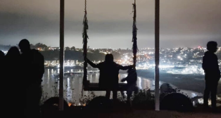 “Me fracturé el dedo”: habla mujer que cayó desde “Columpio de los deseos” en Lota