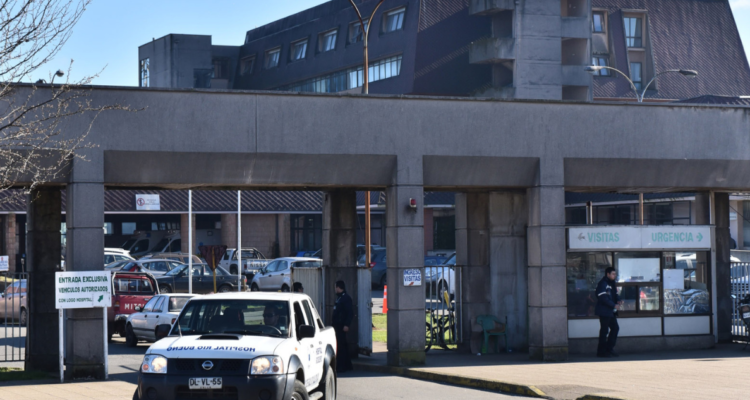 Frontis del Hospital Base de Valdivia por falta de medicamento