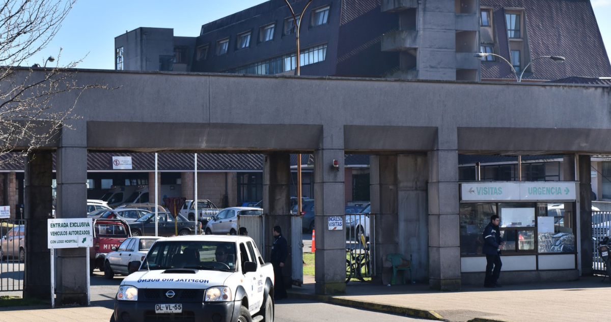 Frontis del Hospital Base de Valdivia por falta de medicamento