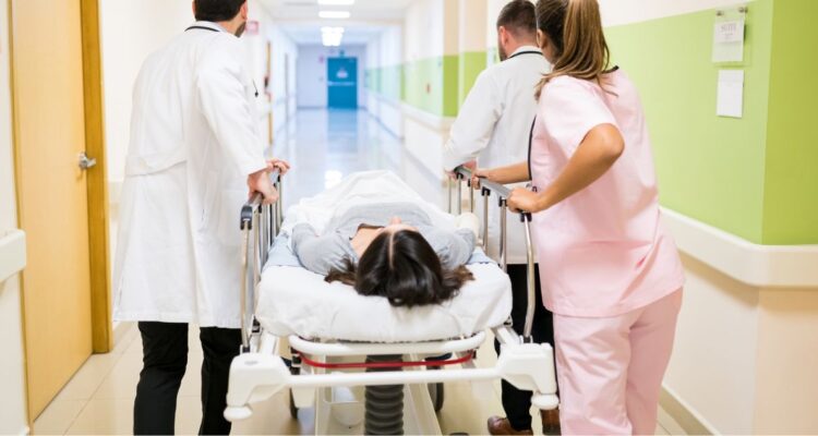 Hospital de Calama deberá pagar $110 millones a familia de paciente que falleció tras caer de camilla