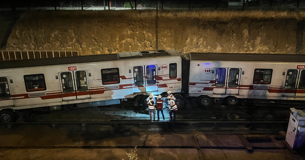 Línea 1 del Metro de Santiago vuelve a funcionar en su totalidad tras descarrilamiento