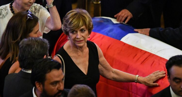 Evelyn Matthei lidera las preferencias presidenciales y es la favorita para sustituir Sebastián Piñera según encuesta Cadem.