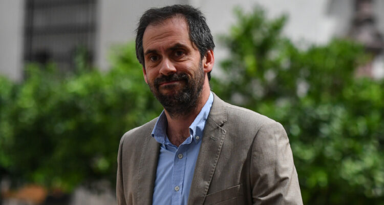 fotografía del ministro de economía, nicolás grau, en La Moneda