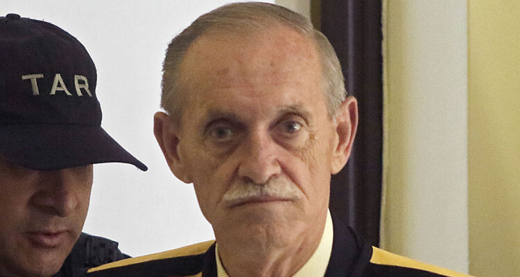 Tendría que nacer y morir 13 veces para cumplir: Krassnoff recibe otra condena y suma más de 1000 años