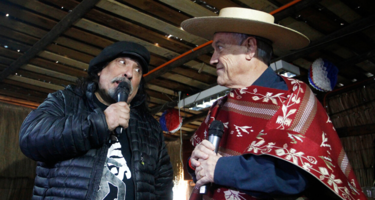 Miguel ‘Negro’ Piñera junto a Sebastián en referencia a promesa a su madre