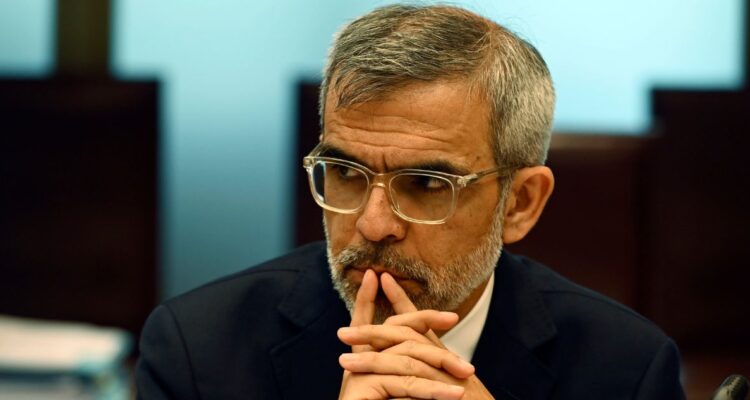 Ministro Cordero llama a “medir el tono” de las críticas tras el secuestro de exmilitar venezolano