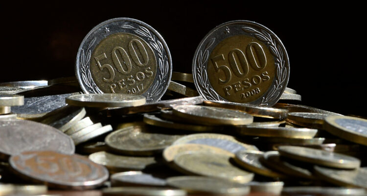 Reportan que sueldos en Chile registran su décima alza consecutiva debido a contención de la inflación