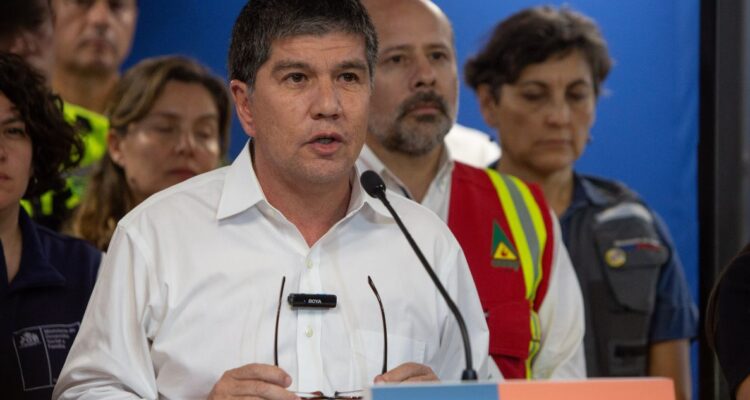 Monsalve detalla bonos que entregará el Gobierno a damnificados por incendios en Valparaíso