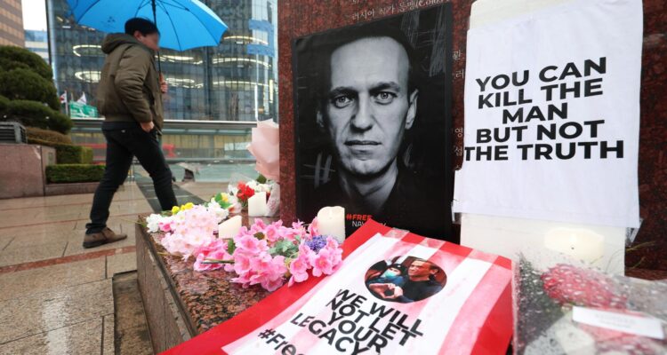 Afiche en recuerdo de Navalny