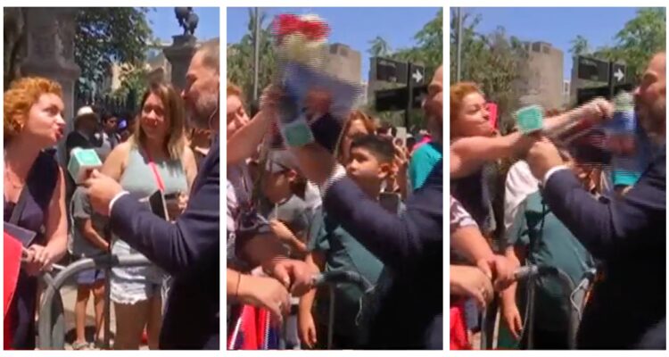 Una mujer agrede a José Antonio Neme en la cara con una foto del difunto expresidente Sebastián Piñera.