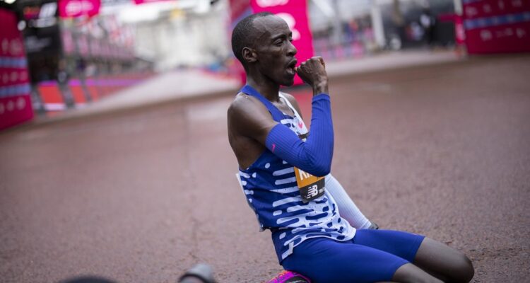 Kelvin Kiptum durante uno de sus últimos maratones.