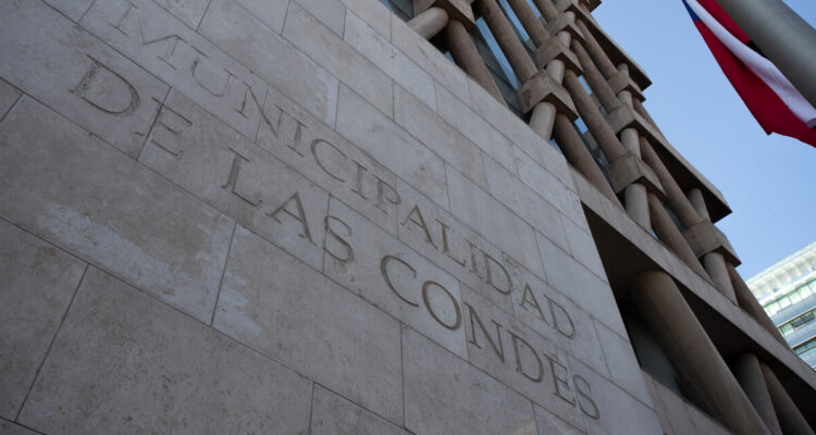 Fachada de la Municipalidad de Las Condes