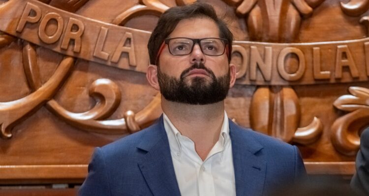 Según Cadem, sólo el 37% cree que el Boric es el principal responsable por las pensiones de gracia a condenados por delitos violentos.