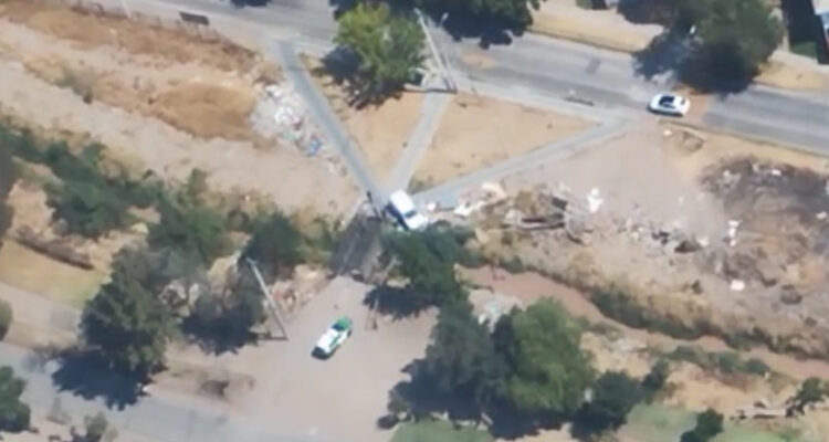 Carabineros recupera auto robado tras persecución que incluyó disparos en Estación Central