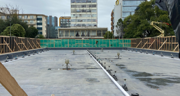 Obras de mejoramiento de pileta en Plaza de Armas de Osorno