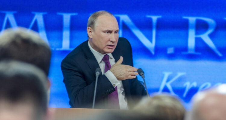 Suman nuevos enemigos: Putin agrega a 160 políticos a la lista negra rusa de “búsqueda y captura”