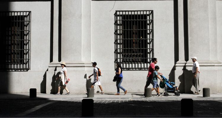 Chile dejó de ser una democracia plena y vuelvió al nivel de “defectuosa” de acuerdo al ranking de The Economist: revisa el resto de los países del mundo.