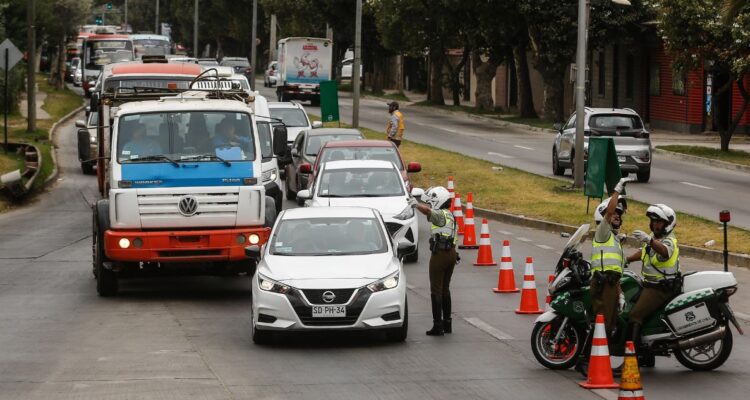 Conoce las fechas, desde y hasta cuándo dura la restricción vehicular en Viña del Mar y otras comunas por los incendios y qué día y patente toca.