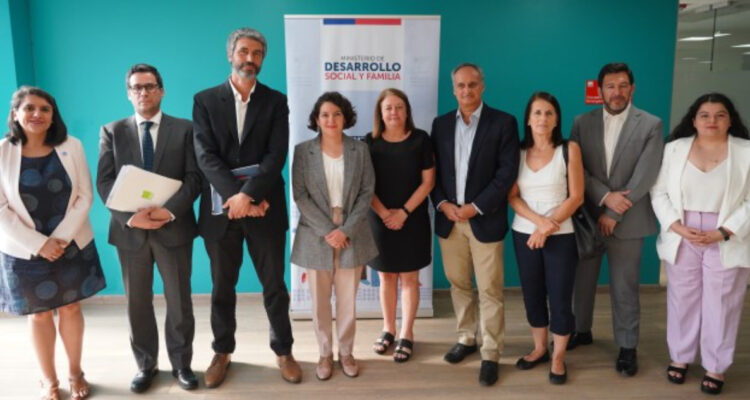 Grandes empresarios se reúnen con Gobierno para evaluar aportes en la reconstrucción de Valparaíso