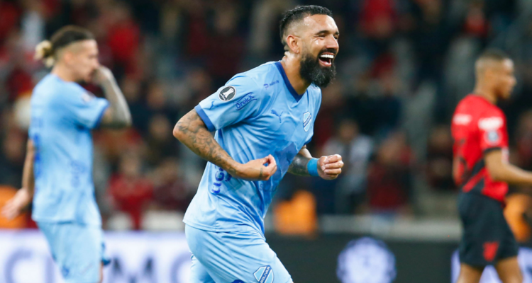 Ronnie Fernández lleva sus goles a exótica liga del sudeste Asiático.