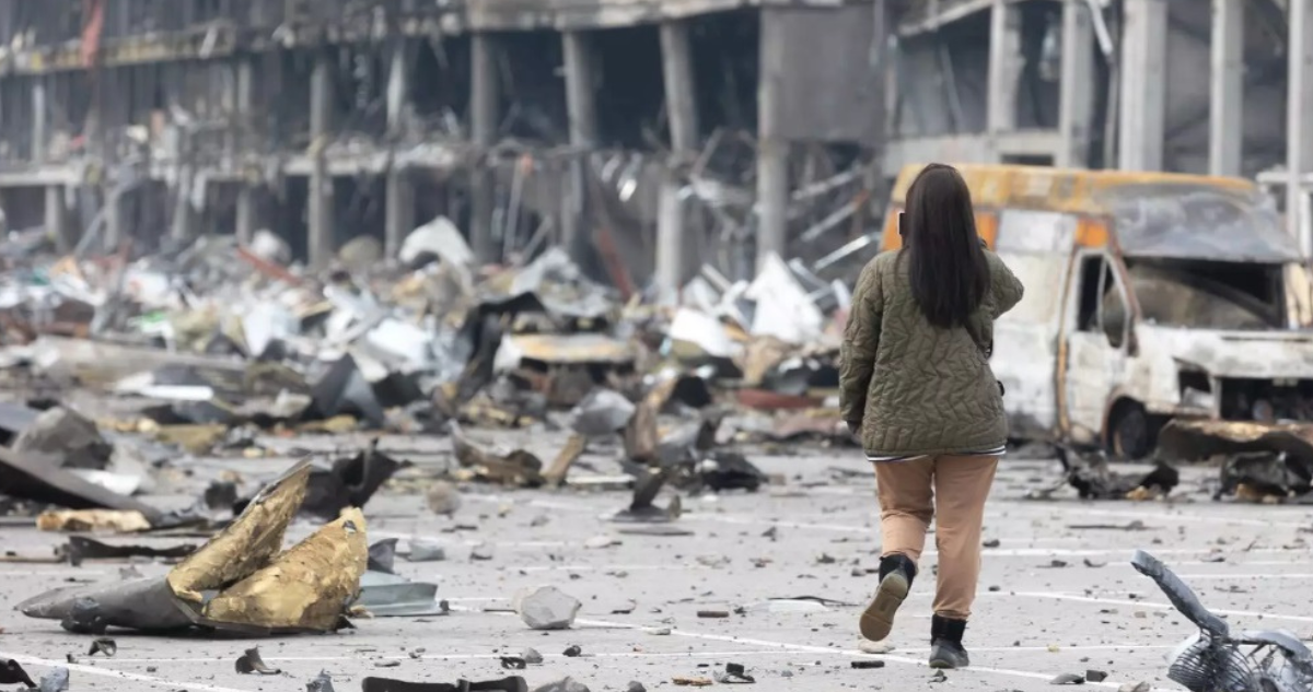 Joven de Kiev saca imágenes de los bombardeos rusos