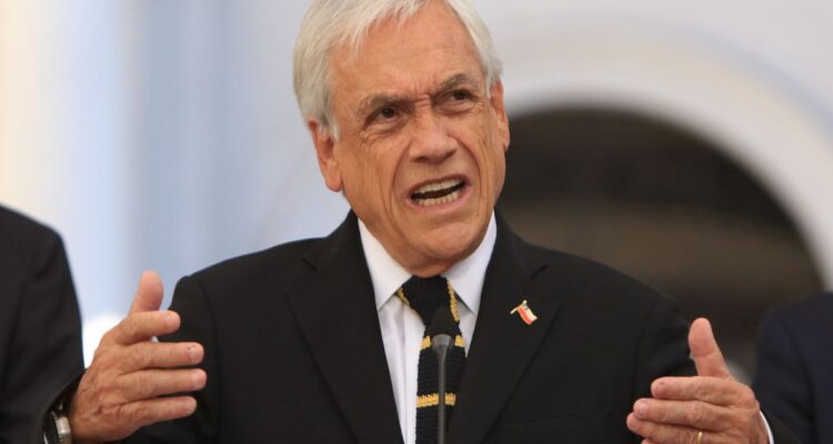 Del “Caupolicanazo” a los “cómplices pasivos”: los gestos de Piñera en contra de la dictadura