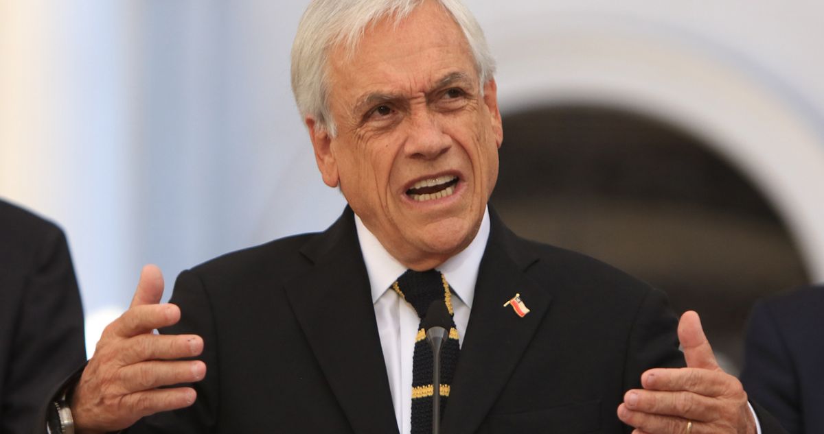 Del “Caupolicanazo” a los “cómplices pasivos”: los gestos de Piñera en contra de la dictadura