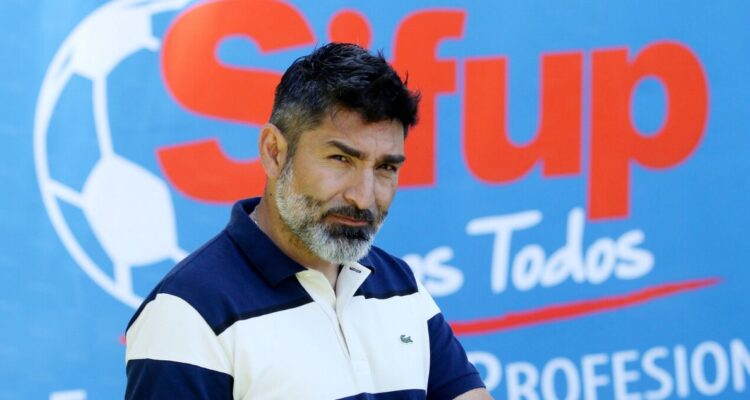 Sifup acordó con capitanes de clubes el paro del fútbol chileno